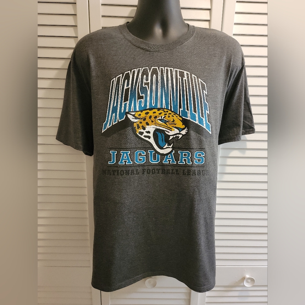 JACKSONVILLE JAGUARS T-SHIRT BY NFL TEAM APPAREL NWT